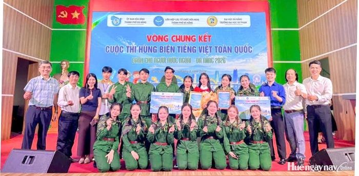 Đội thi của Trường Cao đẳng Huế đoạt giải Nhì tại cuộc thi