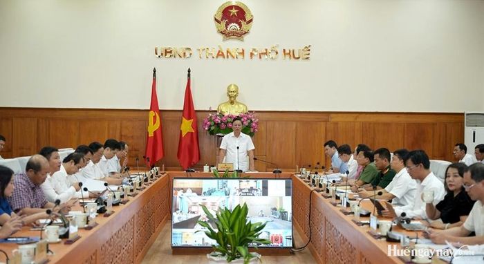 Phó Bí thư Thành ủy, Chủ tịch UBND thành phố Lê Trí Thanh kết luận phiên họp.