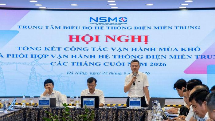 Ông Nguyễn Huy Phước - Thành viên Ban Điều hành, Trưởng phòng Điều độ CSO giải đáp các thắc mắc, ý kiến của đơn vị