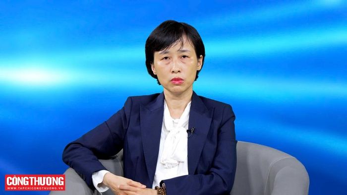 Bà Nguyễn Thanh Hương, Phó Trưởng phòng Hạ tầng thương mại, Cục Quản lý và Phát triển thị trường trong nước (Bộ Công Thương) cho rằng, thể chế về logistics cần thay đổi cách tiếp cận, không nên quản lý theo từng khâu mà cần nhìn nhận theo dòng hàng hóa và trong chuỗi cung ứng.