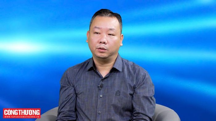 TS. Bùi Bá Nghiêm, Chuyên viên cao cấp Cục Xuất nhập khẩu, Bộ Công Thương trao đổi về vấn đề rà soát, hoàn thiện khung pháp lý về kinh doanh dịch vụ logistics.