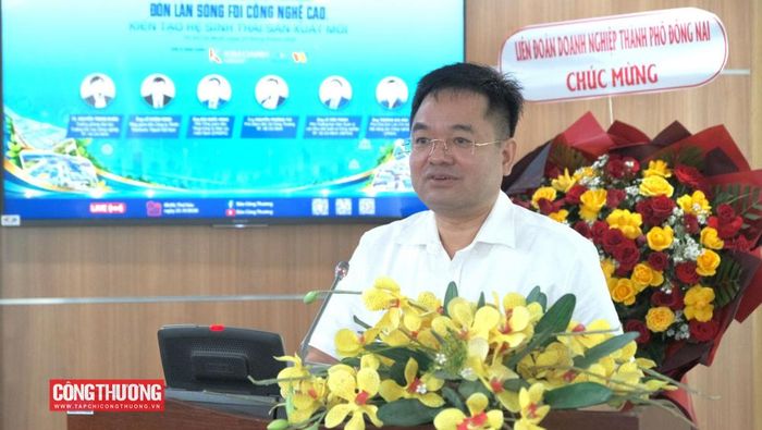 Nhà báo Nguyễn Văn Minh - Tổng biên tập Báo Công Thương phát biểu khai mạc toạ đàm.