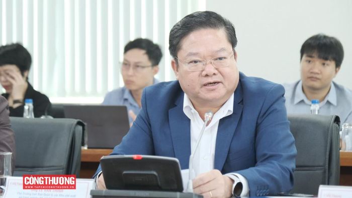 Ông Lê Văn Thinh - Phó Trưởng Ban Quản lý các Khu chế xuất và Công nghiệp TP. Hồ Chí Minh phát biểu.