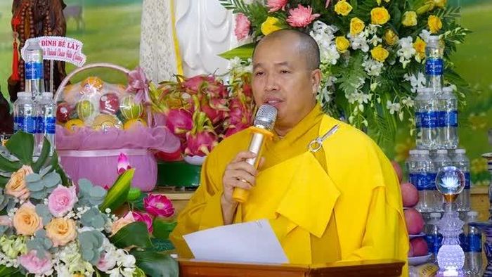 Thượng tọa Thích Nhuận Thông ọc diễn văn khai mạc
