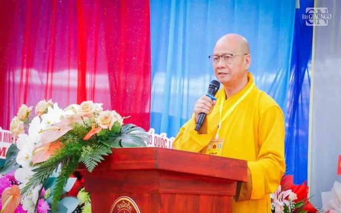 Thượng tọa Thích Minh Quang phát biểu khai mạc