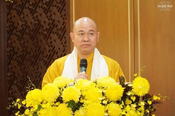 Thượng tọa Thích Đức Thiện, Phó Chủ tịch kiêm Tổng Thư ký Hội đồng Trị sự phát biểu chúc mừng đến Thượng tọa Thích Thanh Phong