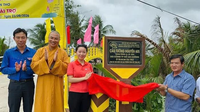 Chùa Tường Nguyên khánh thành và đưa vào sử dụng cây cầu số 605 cho bà con xã Cù Lao Dung - Ảnh: T.N