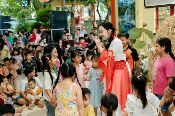 Một mùa trăng với sự sẻ chia, tình thương và niềm vui đoàn viên tại chùa Chánh Thiên