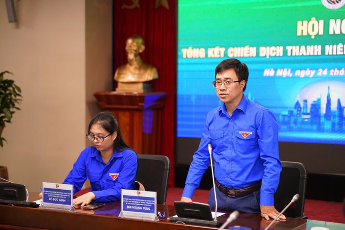 Bí thư Đoàn Thanh niên Chính phủ Bùi Hoàng Tùng phát biểu tại Hội nghị tổng kết Chiến dịch Thanh niên tình nguyện hè năm 2026.