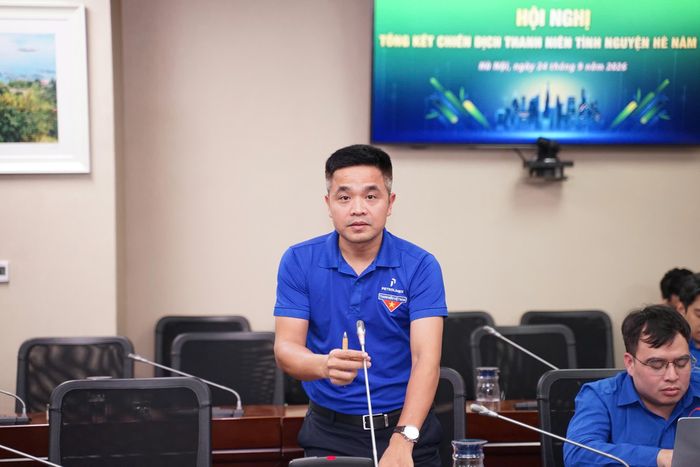 Các cán bộ Đoàn tham gia tham luận, đóng góp ý kiến tại Hội nghị.