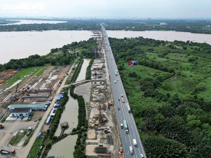 Các phần việc đang lần lượt được triển khai tại dự án mở rộng cao tốc.