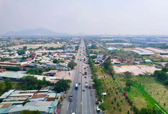 Đoạn giáp ranh với Đồng Nai kéo dài về hướng biển dự kiến sẽ triển khai 3 cầu vượt trên QL51.