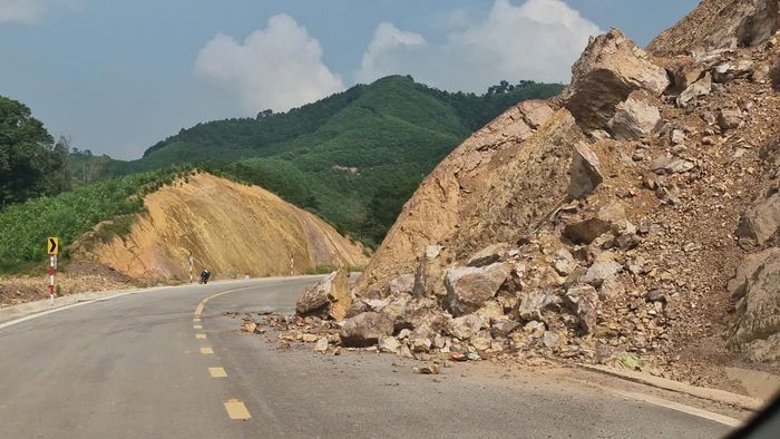 Ông Nguyễn Mạnh Tuấn, Giám đốc Ban QLDA Đầu tư xây dựng các công trình giao thông tỉnh Lạng Sơn cũng cho biết: Ban đã báo cáo Sở Xây dựng và đã phối hợp với các cơ quan hoàn thành khảo sát thực tế các vị trí sạt lở để đánh giá toàn diện, từ đó có phương án xử lý.