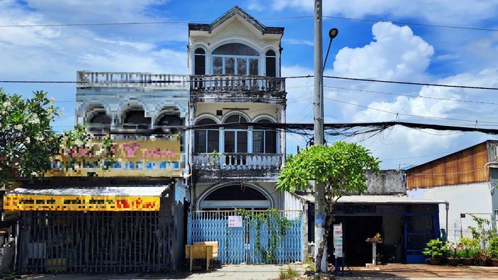 Cơ sở nhà đất trụ sở Ban Dân vận cũ tại số 34 đường Võ Thị Sáu (phường Bạc Liêu) đang được treo bảng cho thuê.
