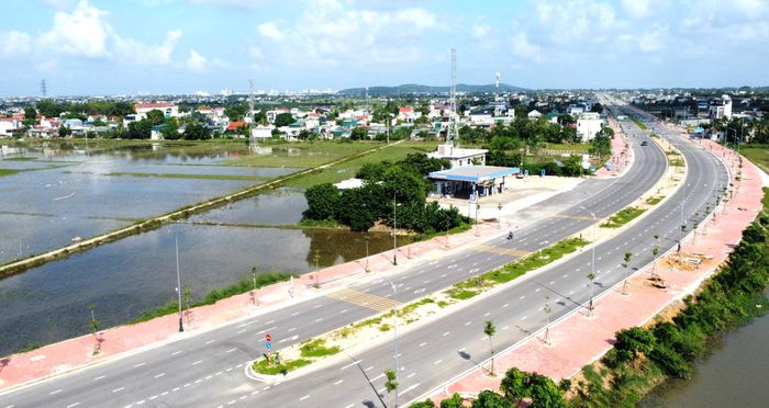 Dự án hoàn thiện mặt cắt ngang toàn tuyến đường Voi - Sầm Sơn, tính đến nay giá trị thực hiện đạt khoảng 242,3/446 tỷ đồng. (Ảnh: P. Tuấn).