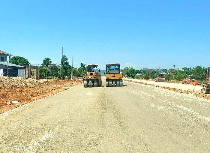 Sau khi các vướng mắc về giải phóng mặt bằng cơ bản được xử lý, nhiều dự án trên địa bàn Hà Tĩnh tăng tốc thi công đảm bảo hoàn thành kế hoạch giải ngân nguồn vốn.
