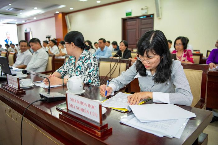 Các đại biểu tham dự hội thảo.