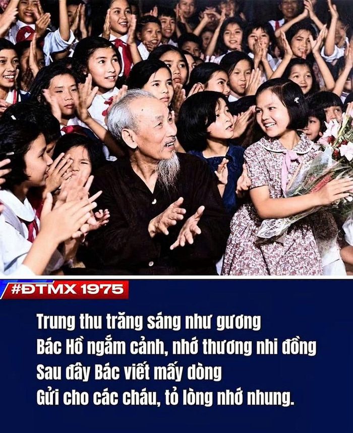 Bác Hồ với các cháu thiếu niên, nhi đồng.