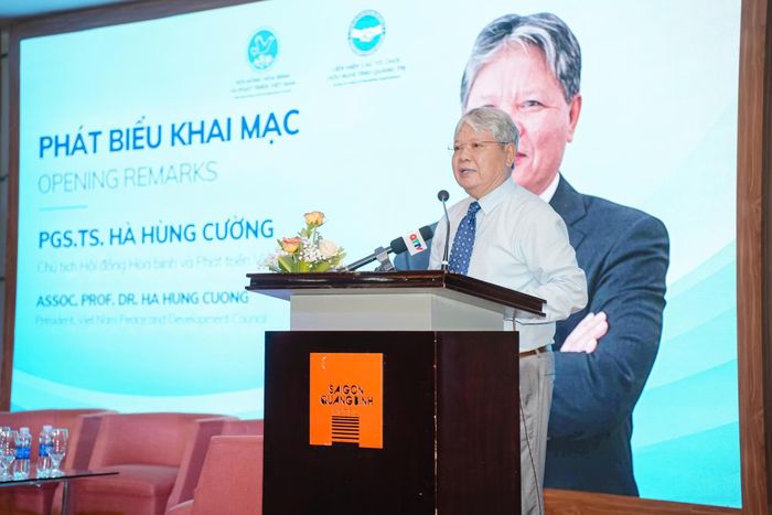 Ông Hà Hùng Cường, Chủ tịch Hội đồng Hòa bình và Phát triển Việt Nam, phát biểu khai mạc Tọa đàm.