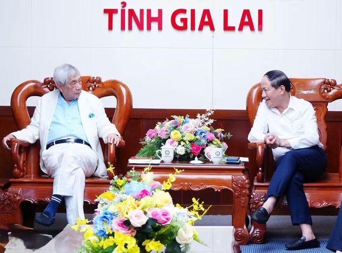 Chủ tịch UBND tỉnh Gia Lai Phạm Anh Tuấn tiếp và làm việc với GS. Cổ Minh Đức. (Ảnh: Cổng TTĐT Gia Lai)