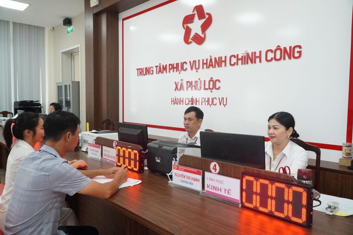 Nâng cao chất lượng cán bộ cơ sở để phục vụ người dân, doanh nghiệp tốt hơn trong mô hình mới. Ảnh: Tấn Tài
