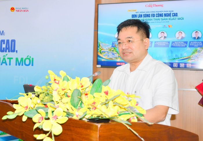 Tổng Biên tập Báo Công Thương Nguyễn Văn Minh phát biểu khai mạc toạ đàm