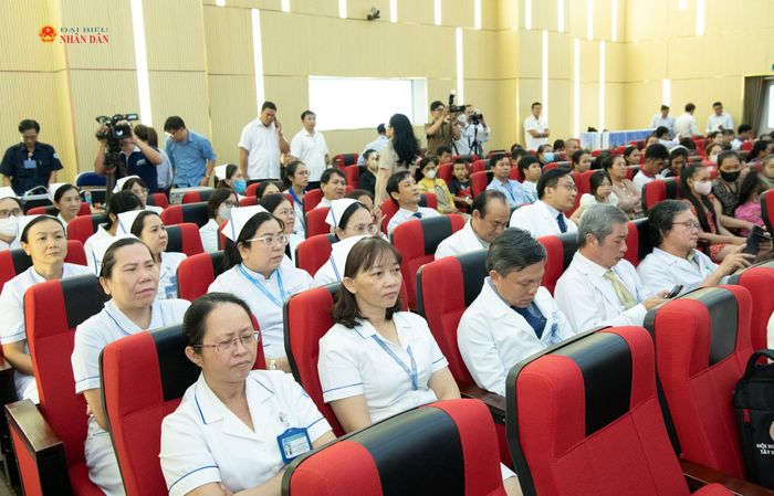 Các y, bác sỹ tham dự chương trình
