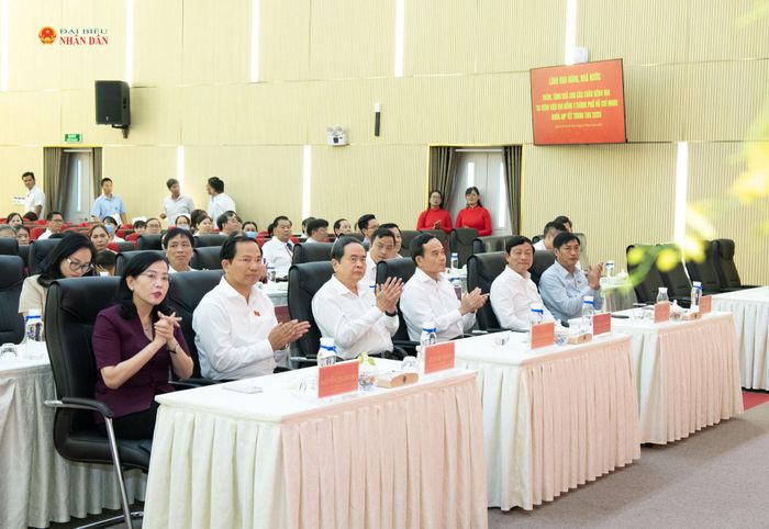 Chủ tịch Quốc hội Trần Thanh Mẫn và các đại biểu thăm, tặng quà bệnh nhi tại Bệnh viện Nhi đồng 1 thành phố Hồ Chí Minh