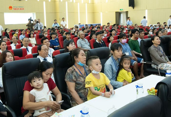 Các bệnh nhân nhi tham dự chương trình