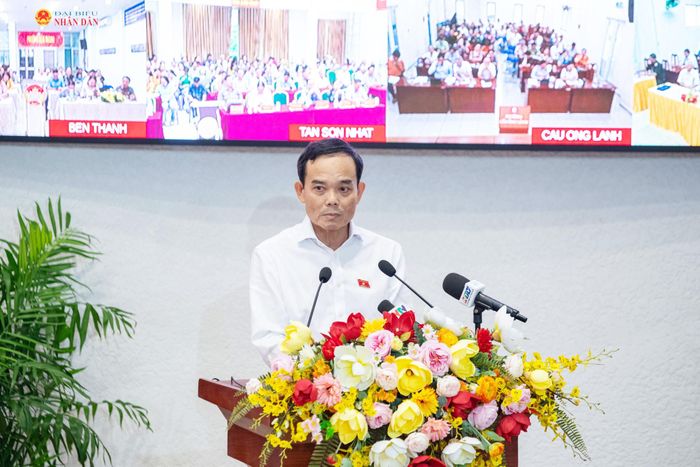 Bí thư Thành ủy, Trưởng Đoàn ĐBQH thành phố Hồ Chí Minh Trần Lưu Quang phát biểu tại Hội nghị tiếp xúc cử tri