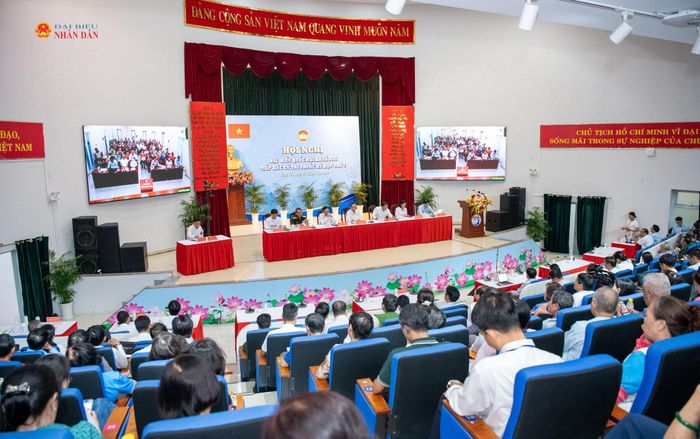 Hội nghị tiếp xúc cử tri được kết nối trực tuyến với các điểm cầu tại trụ sở các phường, xã tại thành phố Hồ Chí Minh