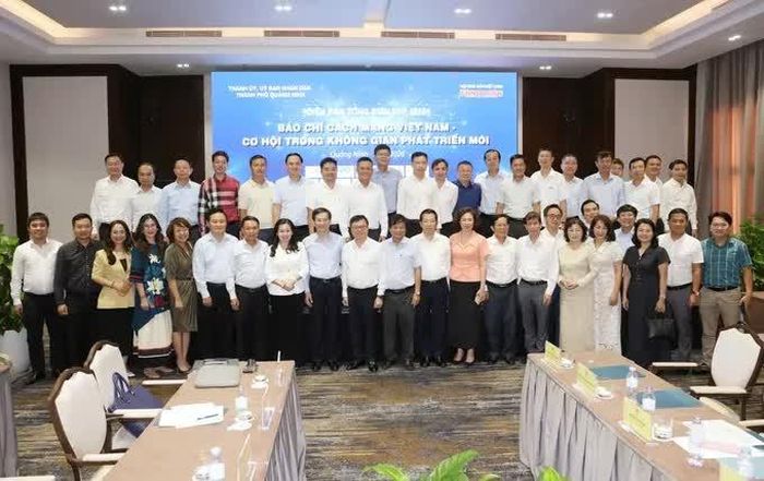 Các đại biểu dự Diễn đàn Tổng Biên tập lần thứ 8 - năm 2026