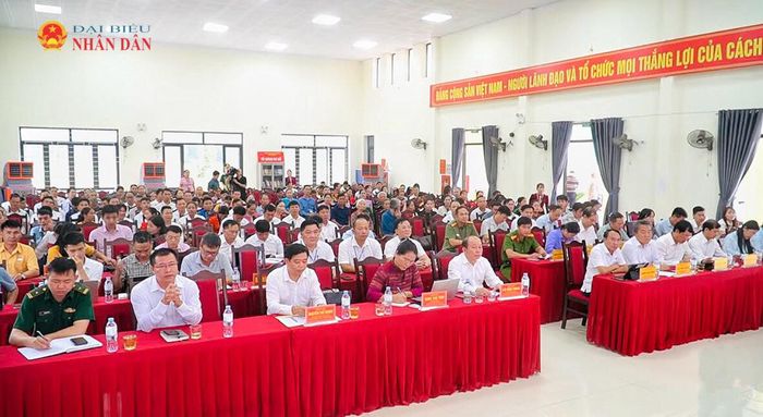 Toàn cảnh Hội nghị tiếp xúc cử tri Ảnh: Châu San