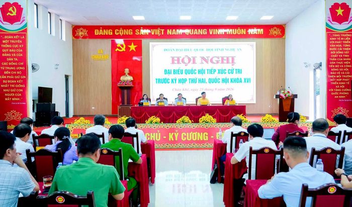 Toàn cảnh Hội nghị tiếp xúc cử tri tại xã Châu Khê. Ảnh: MTTQ xã Châu Khê