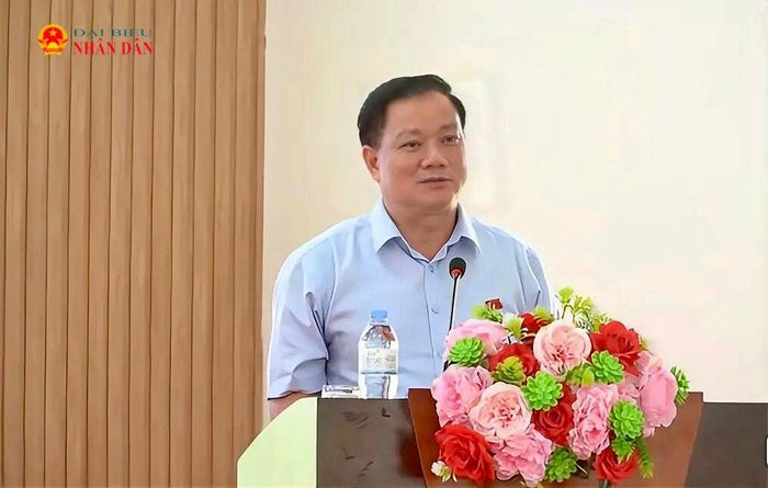 Bí thư Tỉnh ủy, Trưởng Đoàn ĐBQH tỉnh Nguyễn Khắc Thận phát biểu tại cuộc tiếp xúc cử tri Ảnh: Châu San
