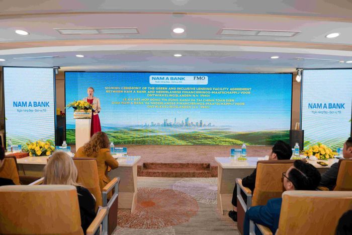 Bà Frouke Hoekstra, Giám đốc định chế tài chính của FMO phát biểu.