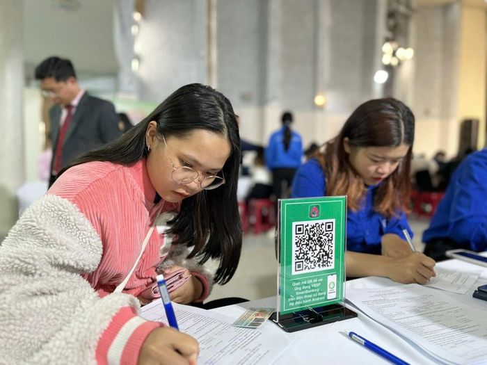 Mobile Banking đã và đang đưa dịch vụ ngân hàng về gần dân.