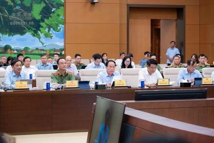Các đại biểu tham dự phiên họp.