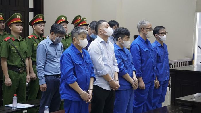Các bị cáo tại phiên tòa phúc thẩm sáng 25/9.