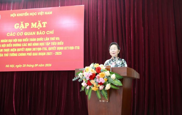 GS.TS Nguyễn Thị Doan, Chủ tịch Hội Khuyến học Việt Nam phát biểu tại cuộc gặp mặt.