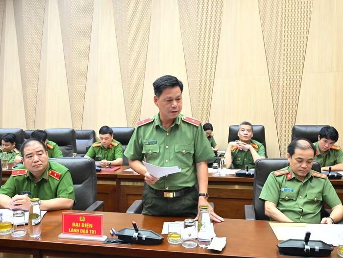 Các đại biểu phát biểu ý kiến tại buổi làm việc.