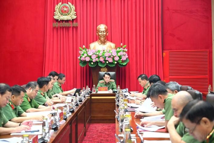 Thứ trưởng Lê Quốc Hùng và các đại biểu tham dự buổi làm việc.