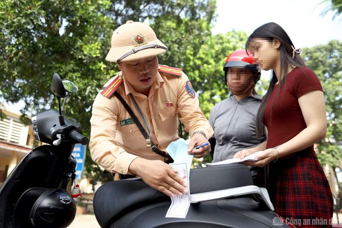 Nhiều học sinh vi phạm giao thông bị lực lượng chức năng phát hiện.