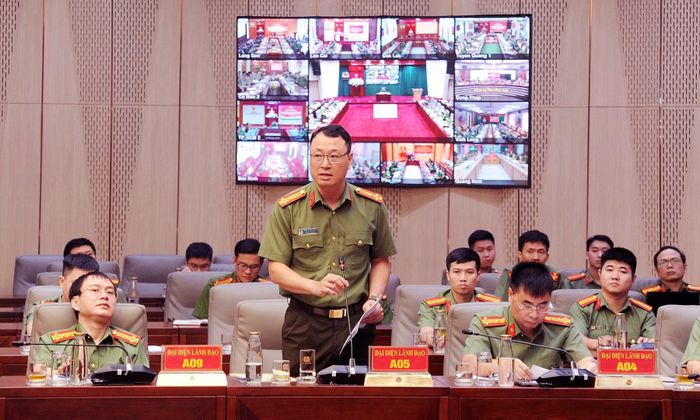 Thượng tá Triệu Mạnh Tùng, Phó Cục trưởng Cục An ninh mạng phát biểu tại cuộc hội ý.