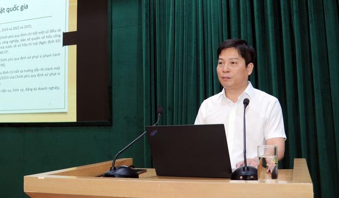 Đồng chí Nguyễn Đức Dũng, Trưởng phòng Thanh tra và giải quyết khiếu nại, Cục Sở hữu trí tuệ, Bộ Khoa học và Công nghệ phát biểu tại cuộc hội ý.