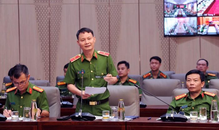 Thiếu tướng Đào Hồng Sơn, Phó Cục trưởng Cục Cảnh sát điều tra tội phạm về tham nhũng, kinh tế, buôn lậu phát biểu tại cuộc hội ý.