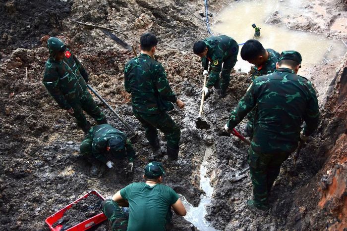 Mưa lớn liên tiếp mấy ngày qua đã ảnh hưởng tới việc tìm kiếm, quy tập hài cốt liệt sĩ.