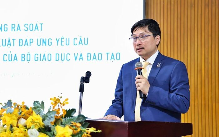 PGS.TS Trần Việt Dũng, Phó Hiệu trưởng Trường Đại học Luật Thành phố Hồ Chí Minh phát biểu tại hội thảo.