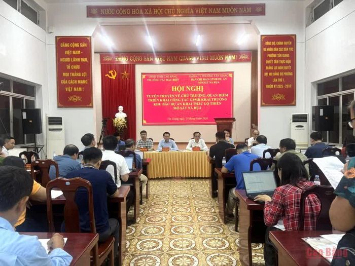 Đối thoại, lắng nghe ý kiến nhân dân để kịp thời tháo gỡ những vướng mắc trong giải phóng mặt bằng.