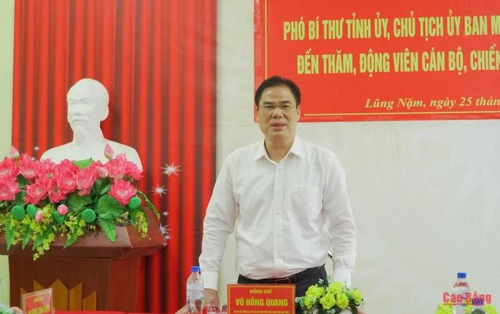 Phó Bí thư Tỉnh ủy, Chủ tịch Ủy ban MTTQ tỉnh Vũ Hồng Quang phát biểu tại buổi làm việc.